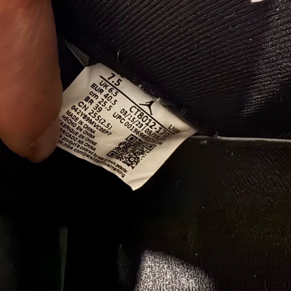 Air Jordan 11 Retro "Gratitude" sneakers - Picture 6 of 10